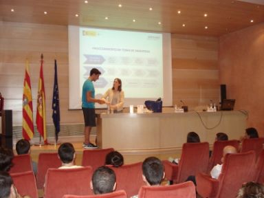 Carmen Arnudas colaborando con la AEPSAD en el seminario 'Deporte limpio' en Aragón